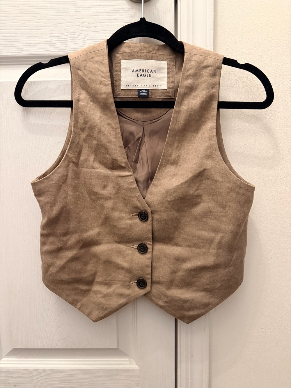 American Eagle women’s tan vest